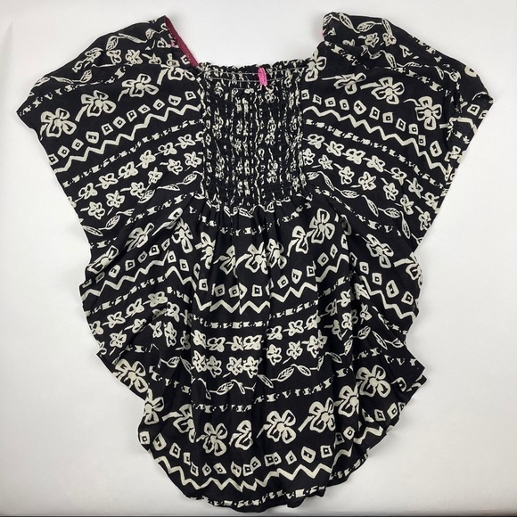 Super Lucky Cat Womens Blouse, Black White - Picture 2 of 8